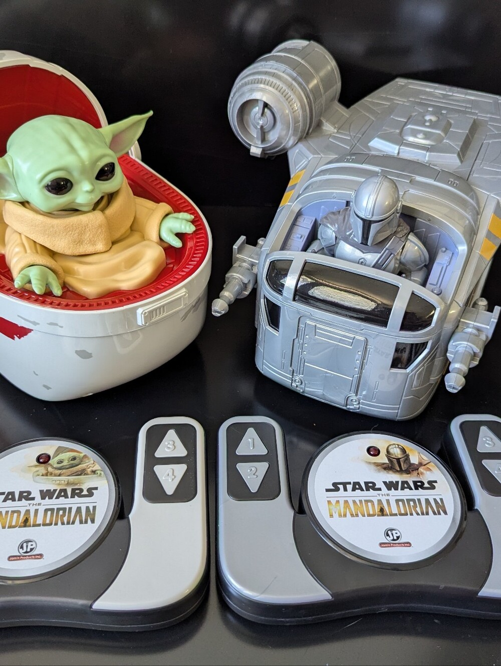 Star Wars - The Mandalorian GROGU and Hover Parm 2.4GHz Remote Control Toy.